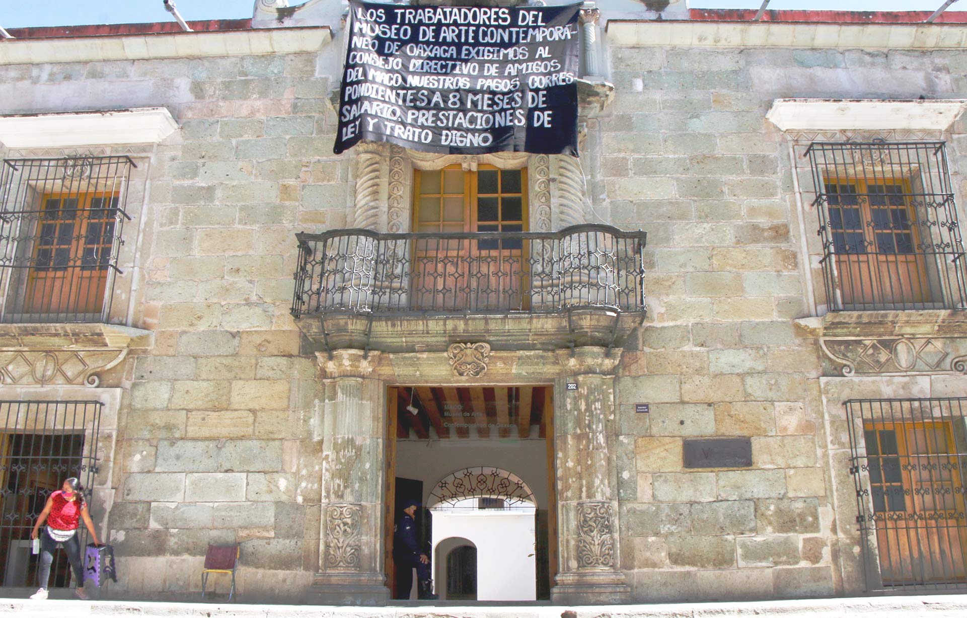 El Museo de Arte Contemporáneo de Oaxaca (MACO) fue fundado en 1992 por iniciativa de un colectivo ciudadano encabezado por el maestro Francisco Toledo, y es uno de los recintos de su tipo más activos y representativos en el estado.