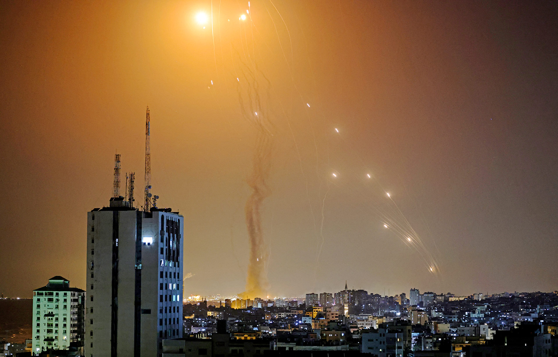 Hamás afirmó que había disparado 130 cohetes contra la ciudad israelí de Tel Aviv.