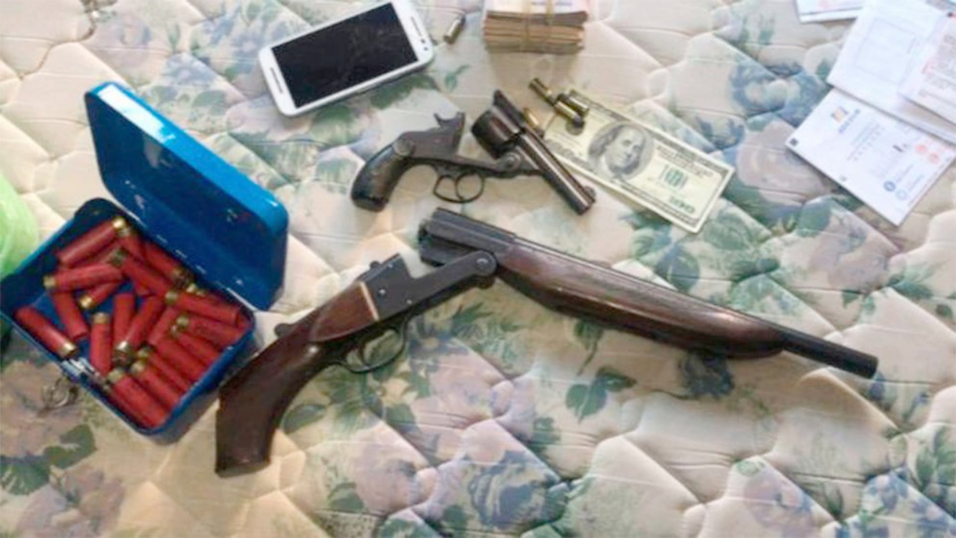 Presumen armas y bienes en redes sociales. Agencias