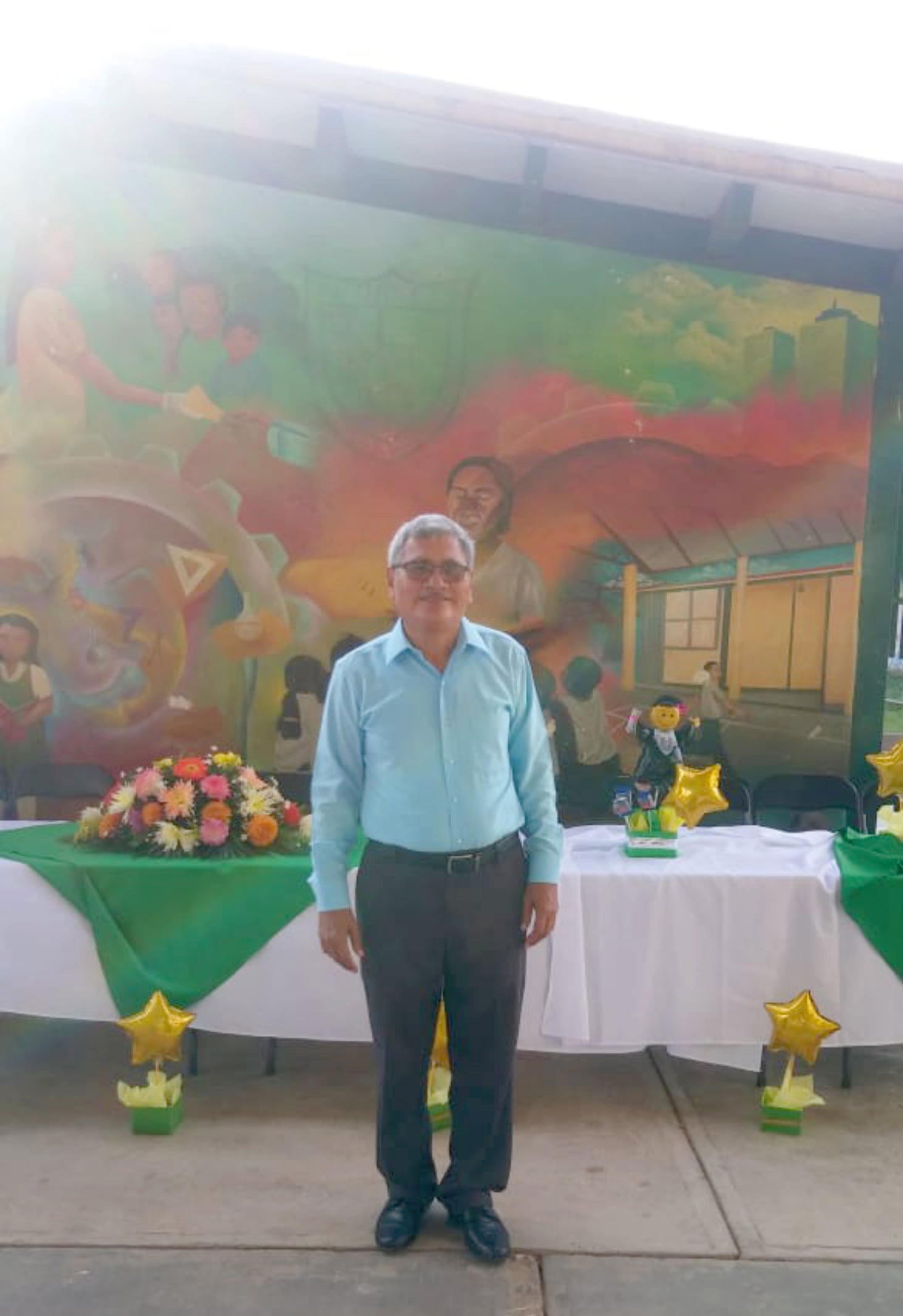 Indígena zapoteco oriundo de Santo Domingo Ingenio, municipios de la región del Istmo, fue puesto frente a grupo cuando tenía 14 años de edad debido a su entusiasmo y vocación. Cortesía