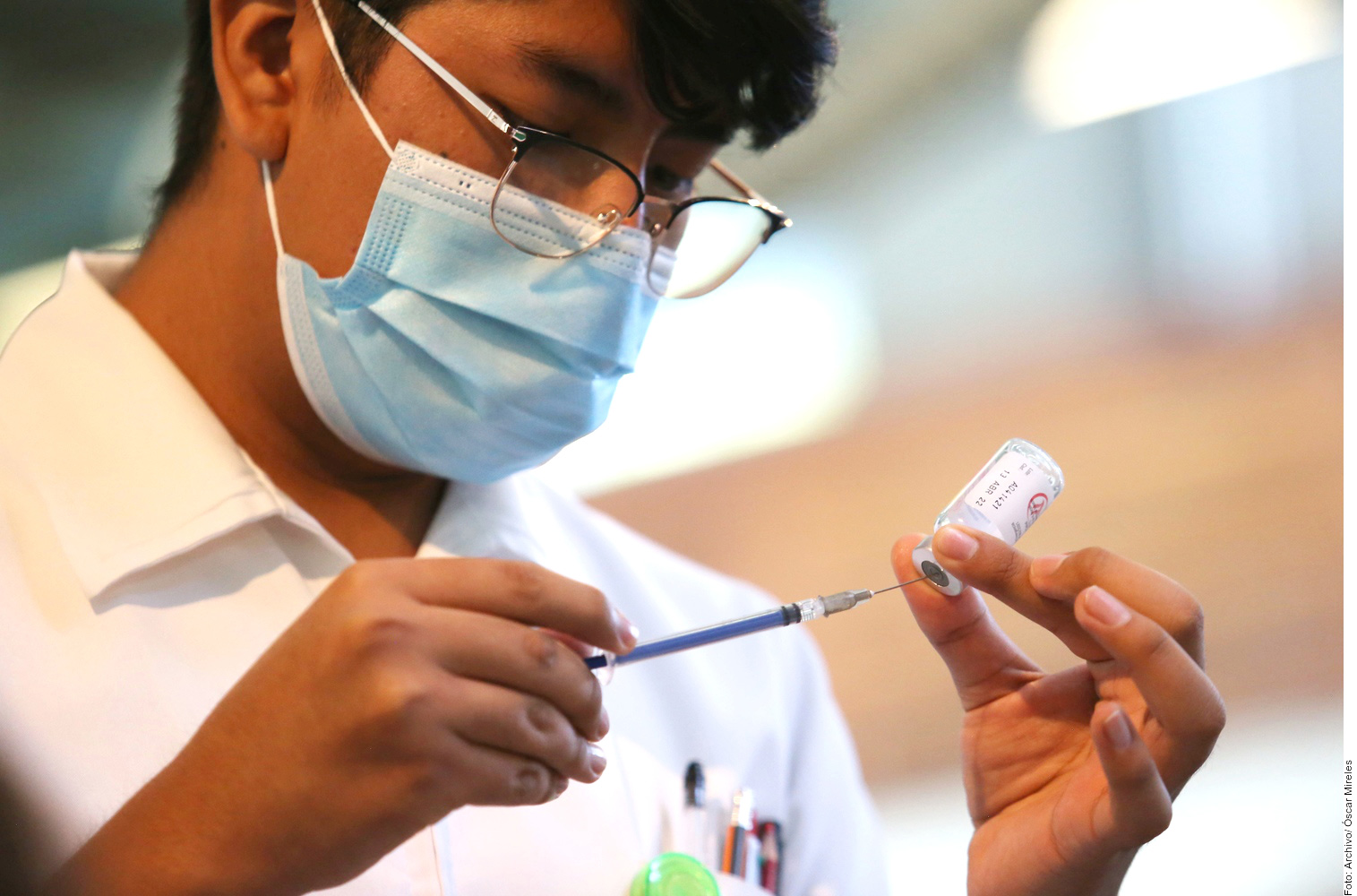 Aunque se apliquen las dosis anticovid, las variantes del virus suelen restarles efectividad.