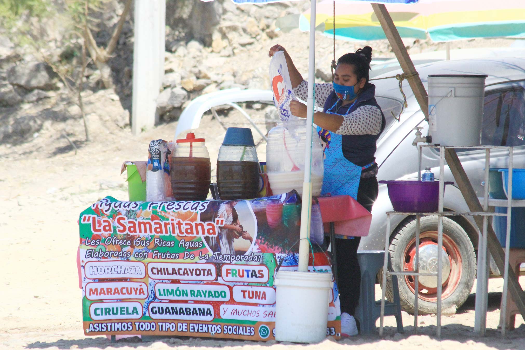 La temporada de calor propicia la venta de aguas frescas. Emilio Morales Pacheco