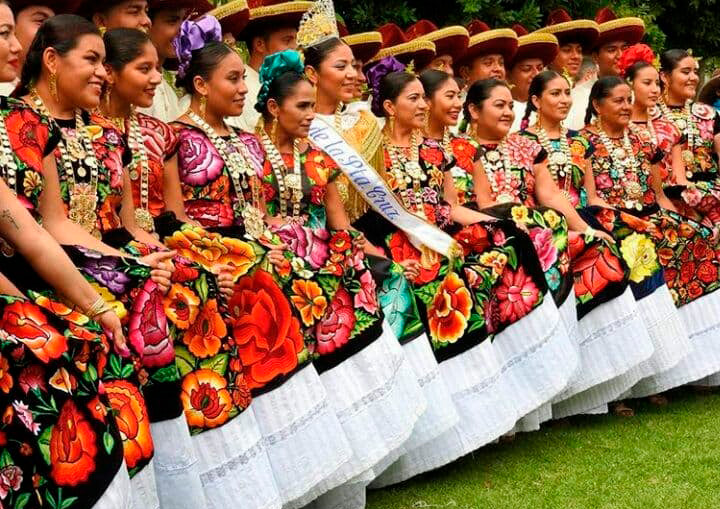 Realizaron una propuesta para intentar llevar la delegación de Unión Hidalgo a la máxima fiesta de los oaxaqueños.