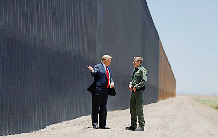 Donald Trump endureció sus políticas migratorias. Hupostff