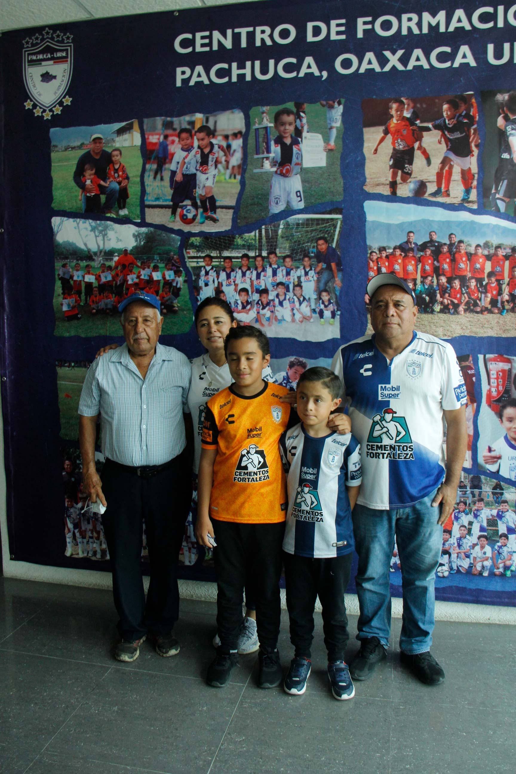 El jugador con sus familiares.