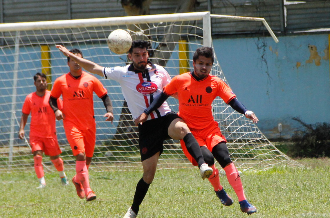 Acción del partido de ida de las semifinales.