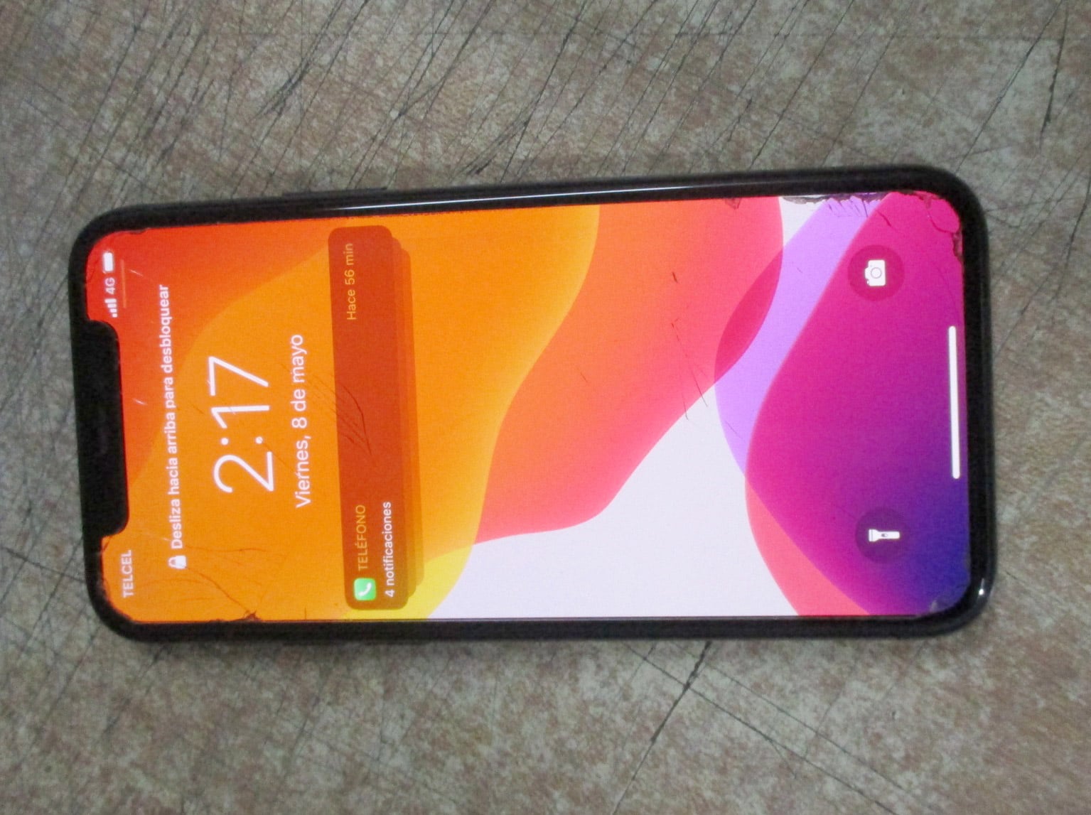 El teléfono celular con el cual le provocó la lesión.