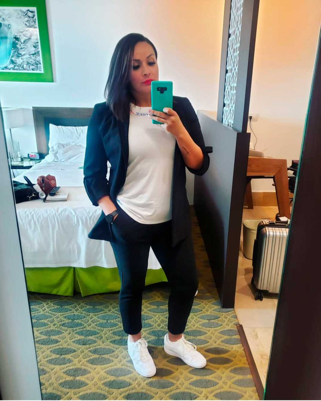 También es profesionista.