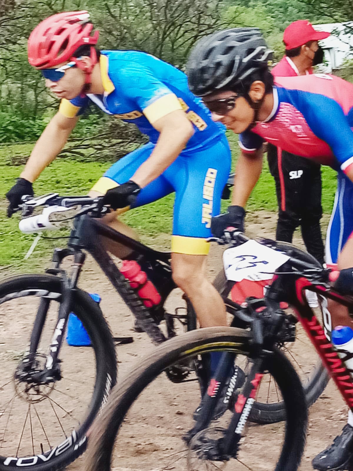 El oaxaqueño Andrés Yael Canseco pedaleó al tú por tú con los de su categoría, pero una falla mecánica lo relegó de la disputa por las medallas.