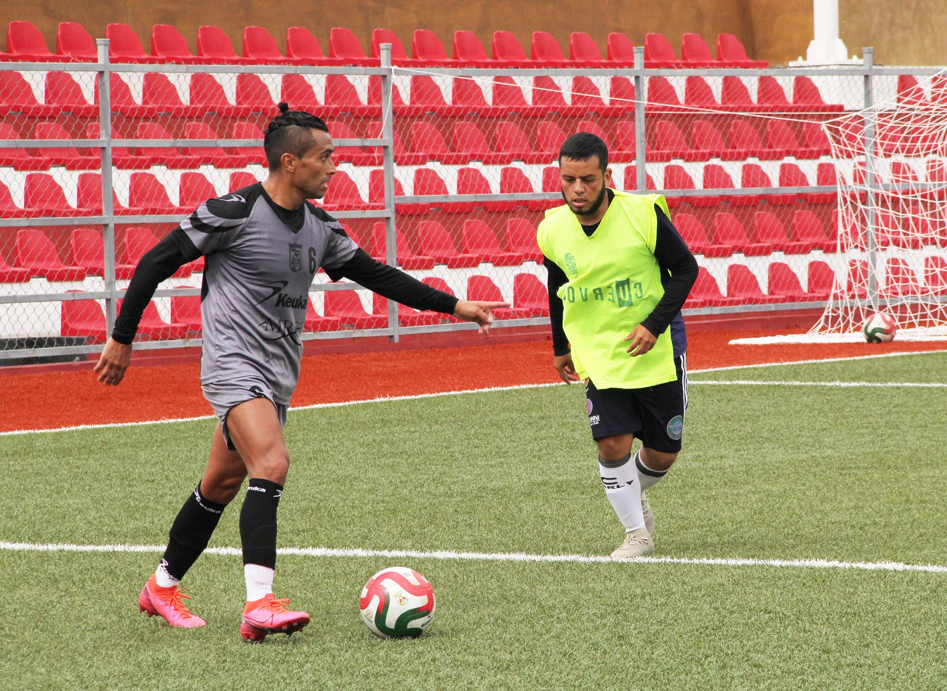 El lateral Edwin “Aris” Hernández se mostró bien sobre la banda derecha de los Chapulineros de Oaxaca.