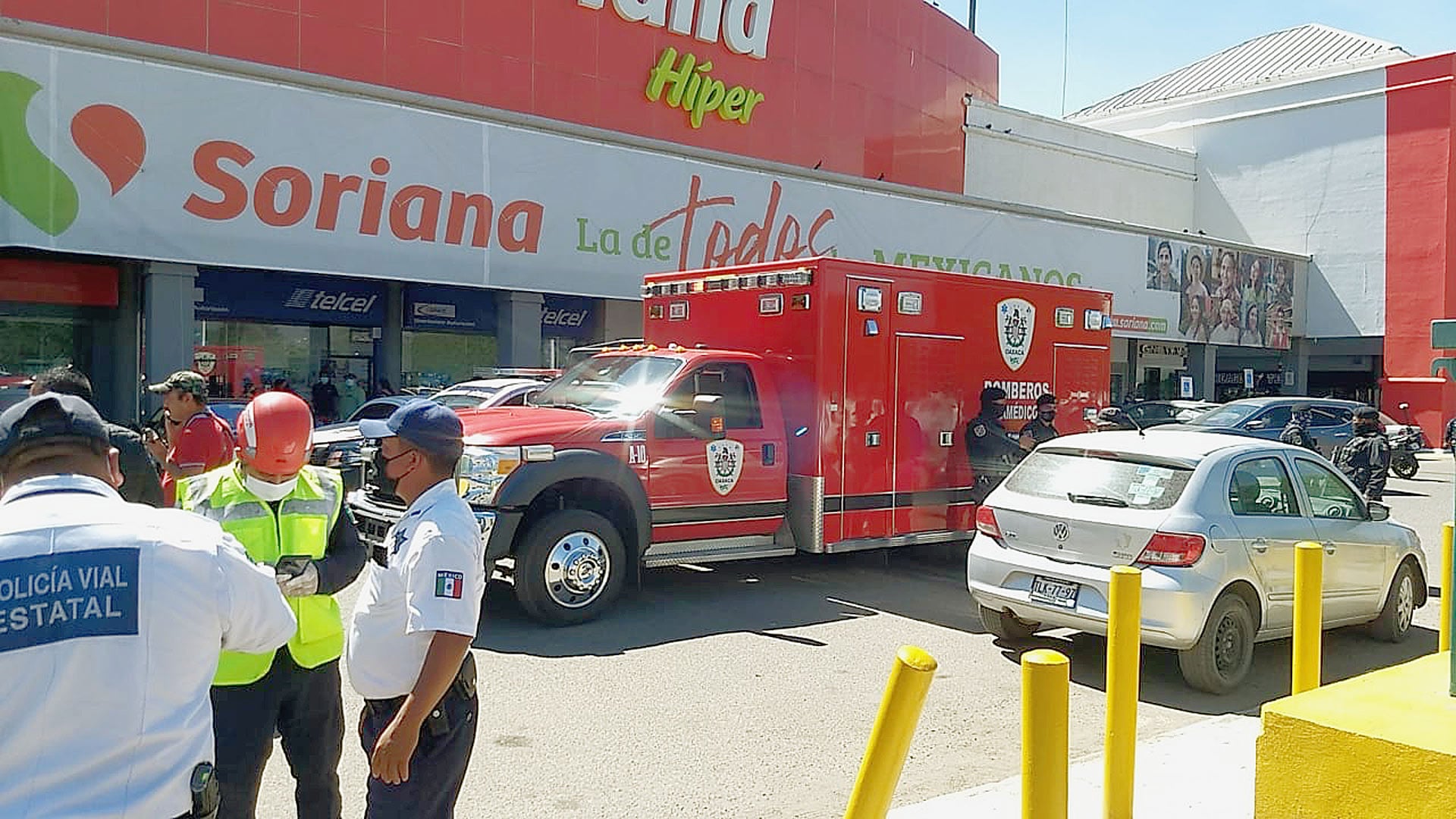 Paramédicos de Bomberos le brindaron atención.