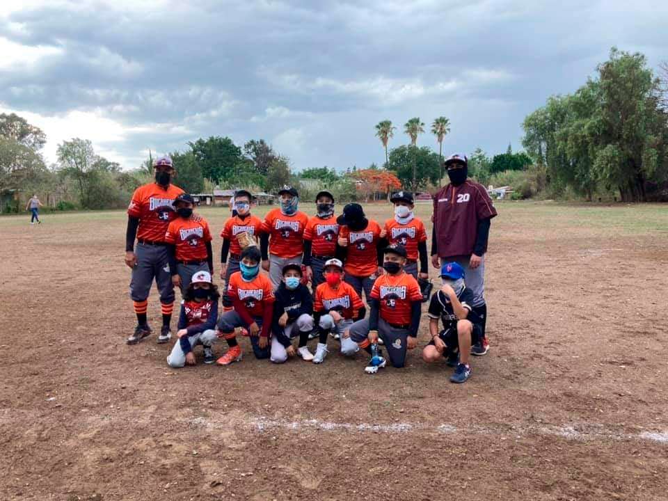 Bucaneros participa en los juegos de convivencia.