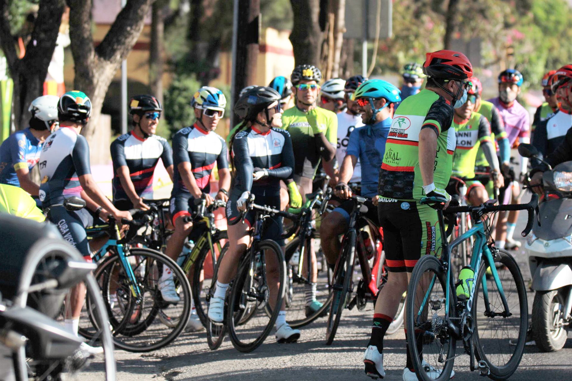 A pesar de los días de asueto por la Semana Santa, hubo una buena respuesta en la carrera de ciclismo dominical.