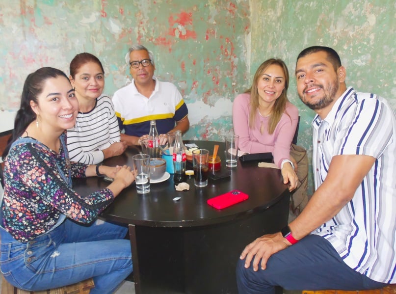 Liliana Santos, Lorena Reyes, Javier Santos, Jassibe Lázaro y Uriel Santos. Alma Chávez