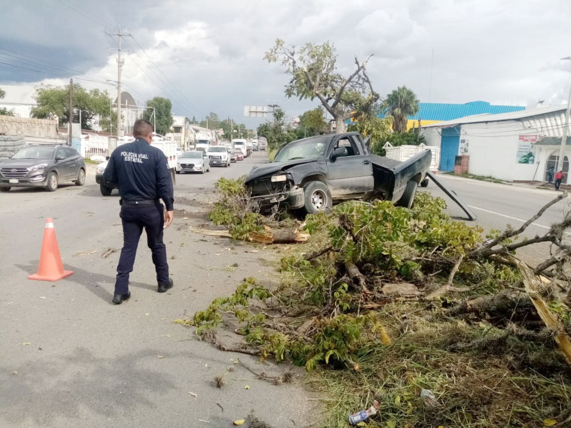 El accidente ocurrió a unos 200 metros del crucero de Hacienda Blanca, Etla.