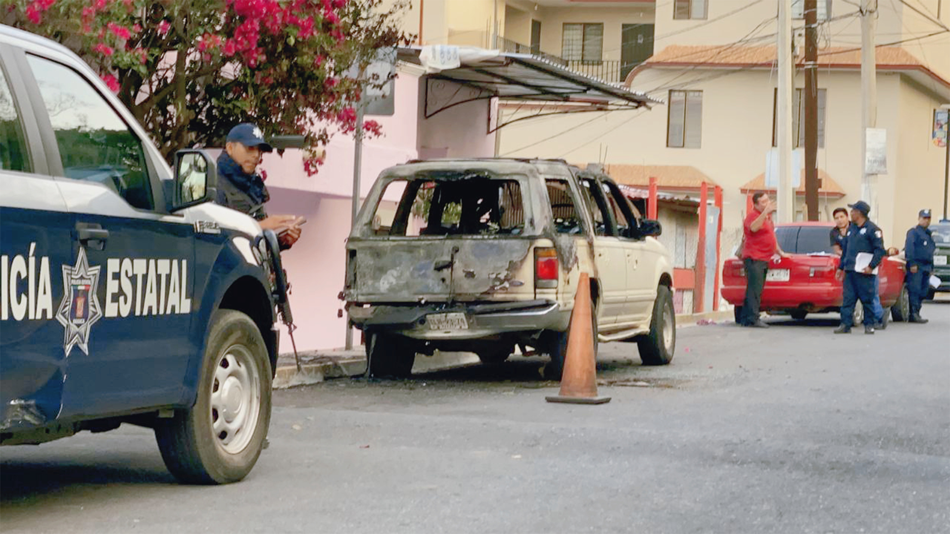 La unidad de motor fue incendiada a unos metros del penal de Ixcotel y junto a la 28 zona militar.