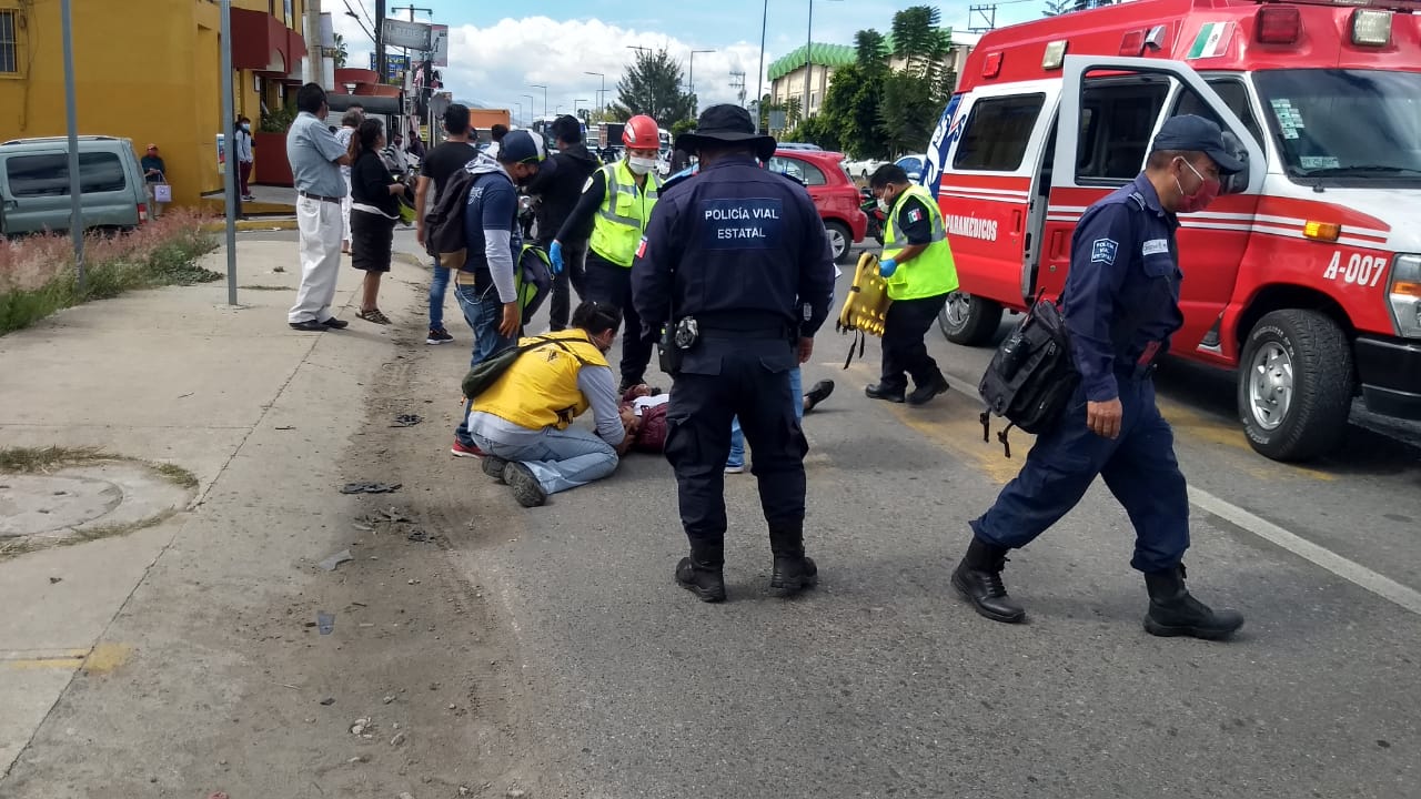 Paramédicos de Bomberos les brindaron auxilio.