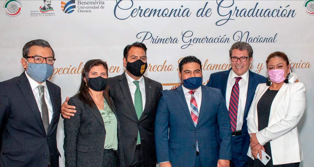 El presidente de la Junta de Coordinación Política, el senador Ricardo Monreal Ávila, felicitó a las y los profesionistas.