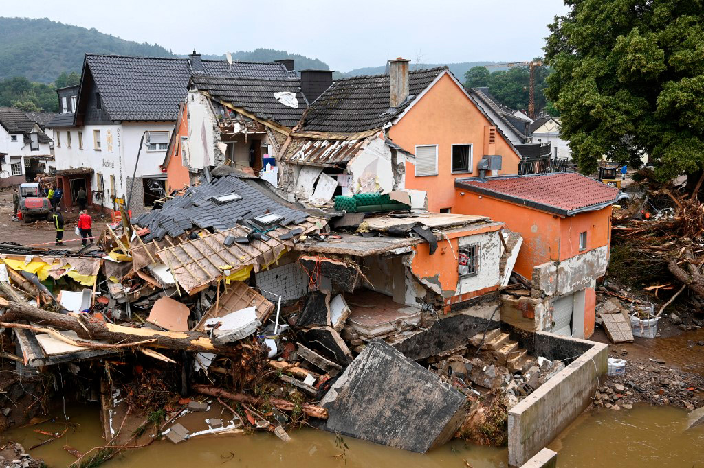 Las intensas lluvias sorprendieron a los habitantes y algunos quedaron atrapados por las riadas y desbordamientos de ríos, que sembraron desolación y miedo a su paso.