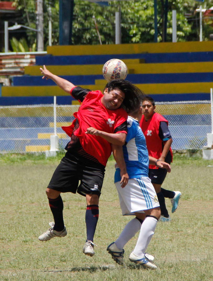Acción del encuentro en el que Puerto Ángel se llevó la victoria.