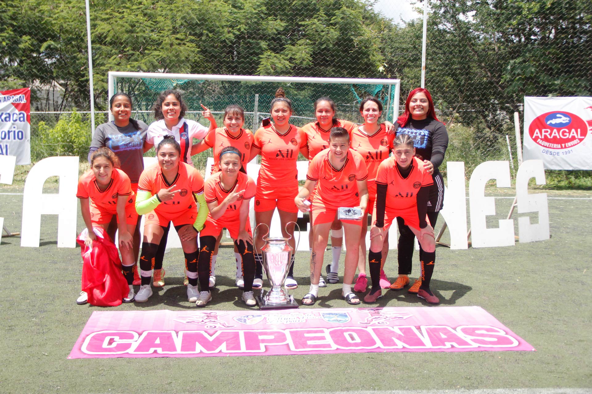 La Chicharra se proclamó campeón de la Primera Copa Guelaguetza de futbol siete.