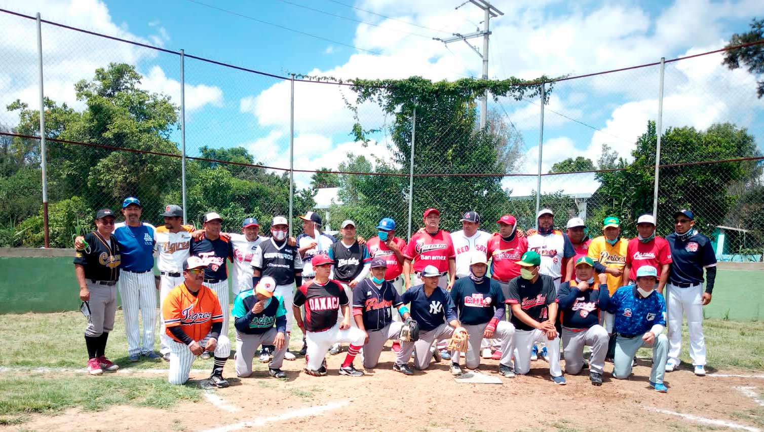 Al término del encuentro posaron para la foto del recuerdo.