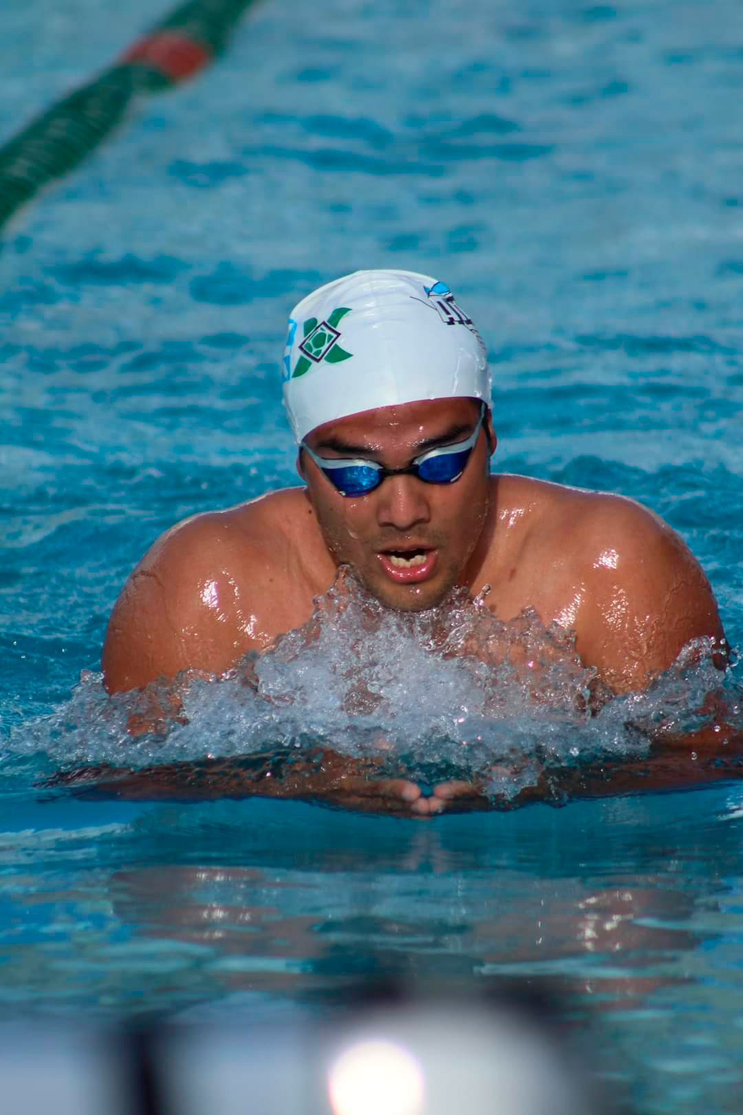 El multimedallista de natación en alberca, Axax Vivaldo ahora probará suerte en el mar.