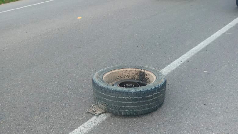 Así quedó la llanta de la unidad de motor.
