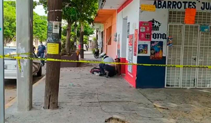 Los paramédicos trasladaron al lesionado al Hospital con Especialidades.