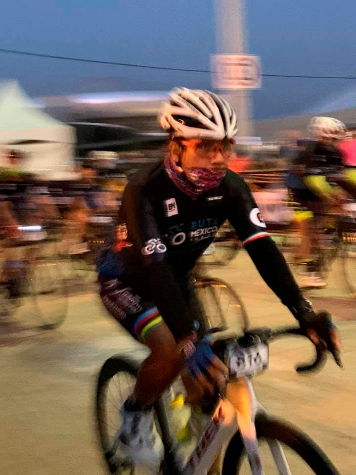 A gran velocidad pedaleó el ciclista oaxaqueño Manuel Pérez.