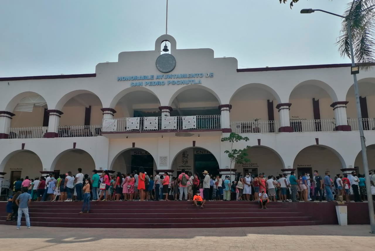Miles de ciudadanos salieron a votar con orden y civilidad en la Costa.