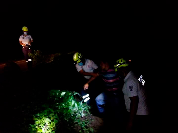 El lesionado fue atendido por personal paramédico y después trasladado al hospital comunitario de Santa María Huatulco.