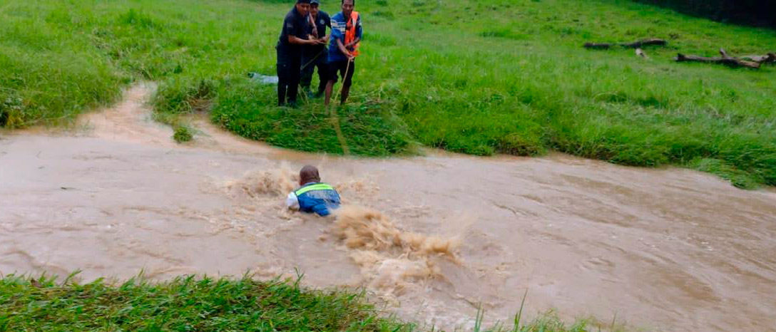 Personal de la Coordinación Estatal de Protección Civil realizó las maniobras.
