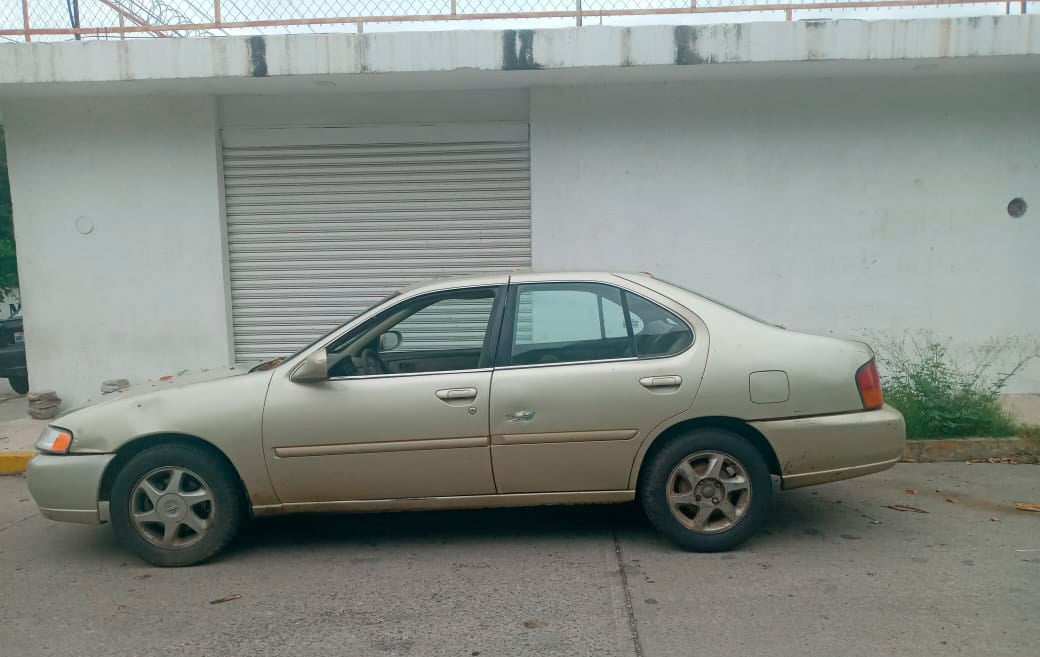 Automóvil que fue localizado en una de las calles de Santo Domingo Tehuantepec.