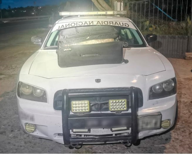 Los elementos de la Guardia Nacional realizaron una revisión y arrestaron a una persona.