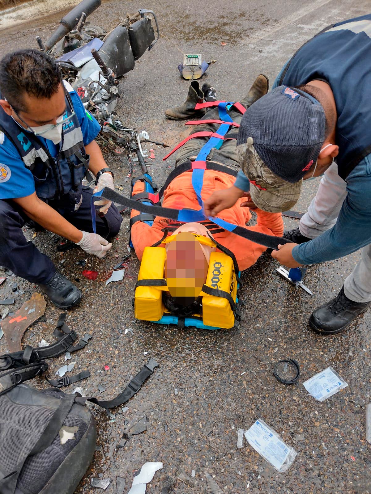 Uno de los jóvenes fue trasladado a un hospital.