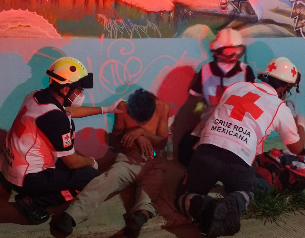 Un hombre, en condición de calle, fue atacado por los cholos.