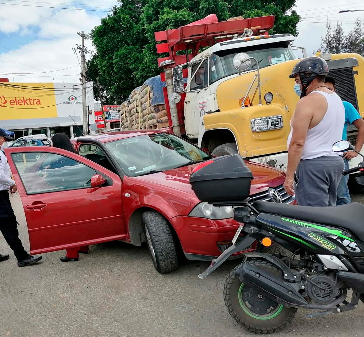 Daños materiales se registraron en el choque en la Avenida Símbolos Patrios.