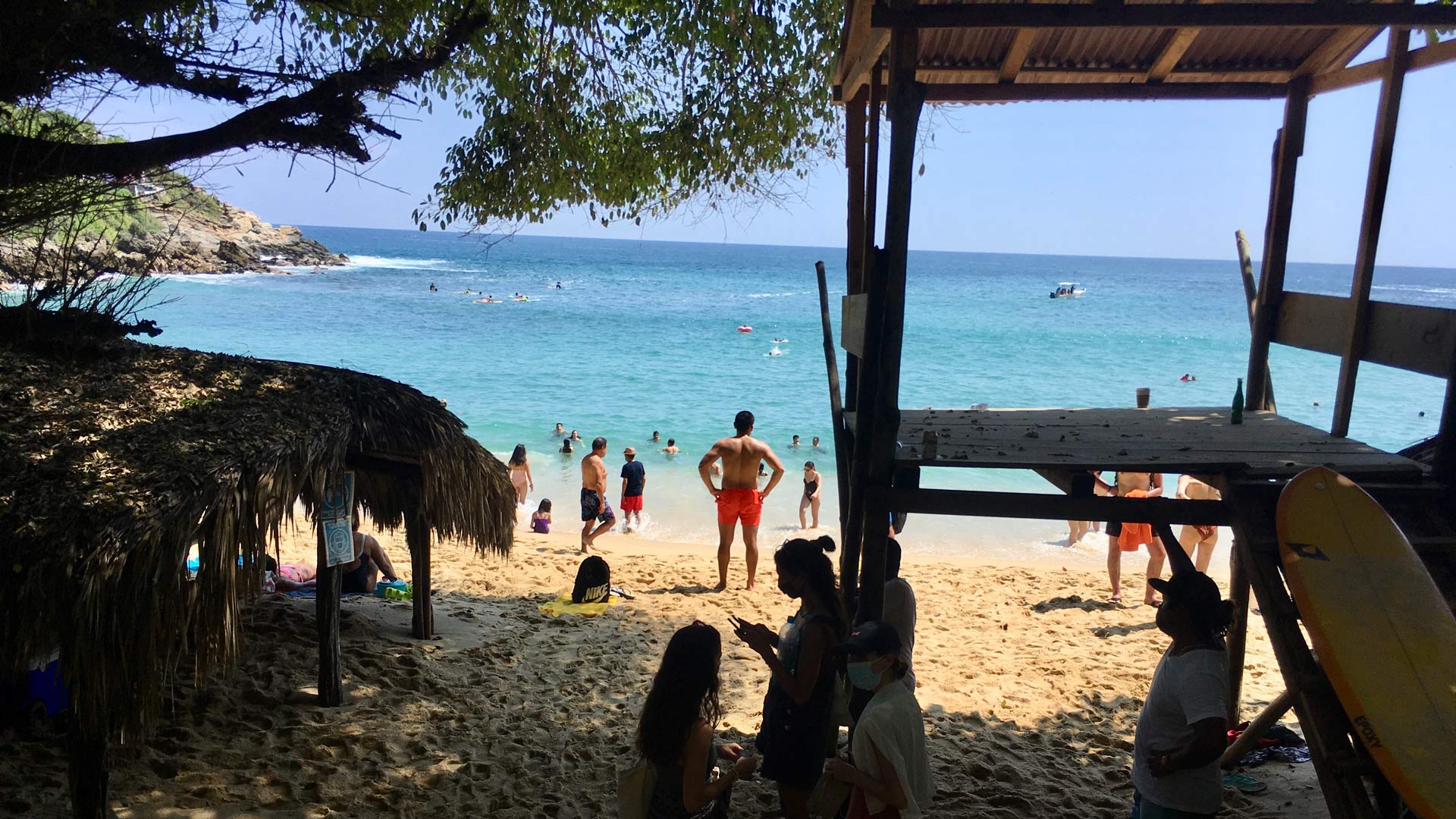 Restauranteros analizan reforzar el control en el acceso a esta pequeña bahía.