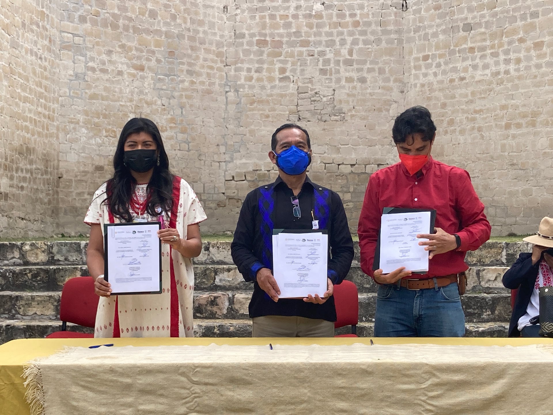 La firma de convenios busca fortalecer la cultura y la lengua madre Ngigua-Ngiba (Chocholteco).