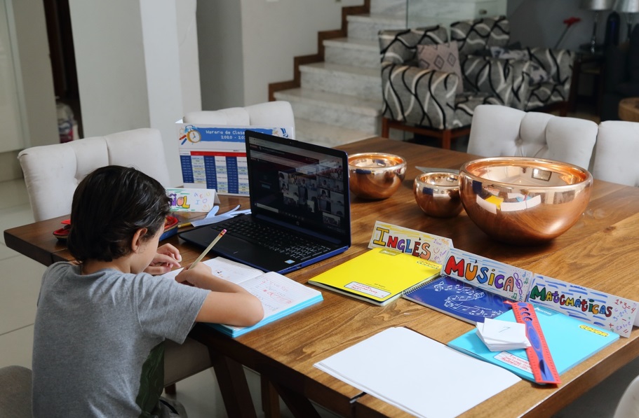 Quienes deseen permanecer estudiando desde casa podrán hacerlo. Agencia Reforma