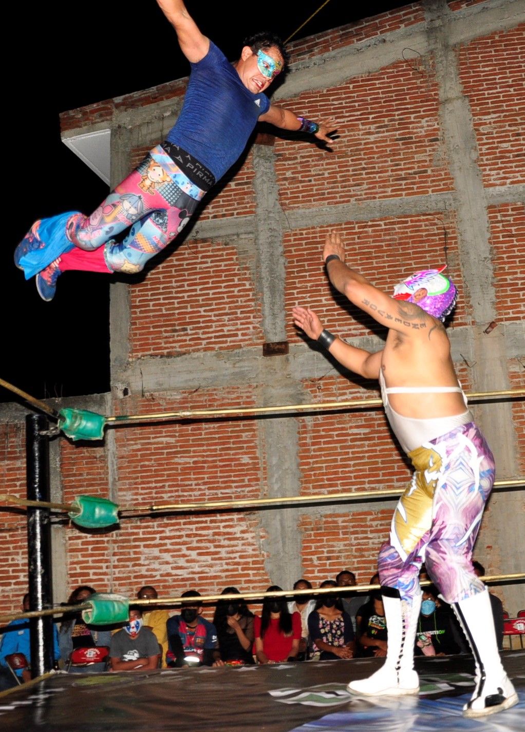 También los exóticos saben volar.