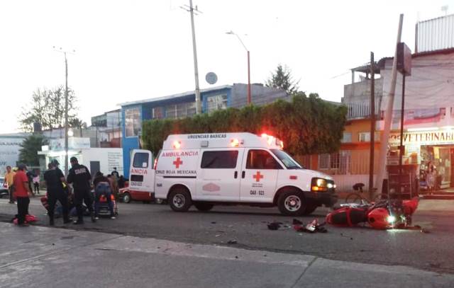 Paramédicos de la Cruz Roja auxiliaron al lesionado.