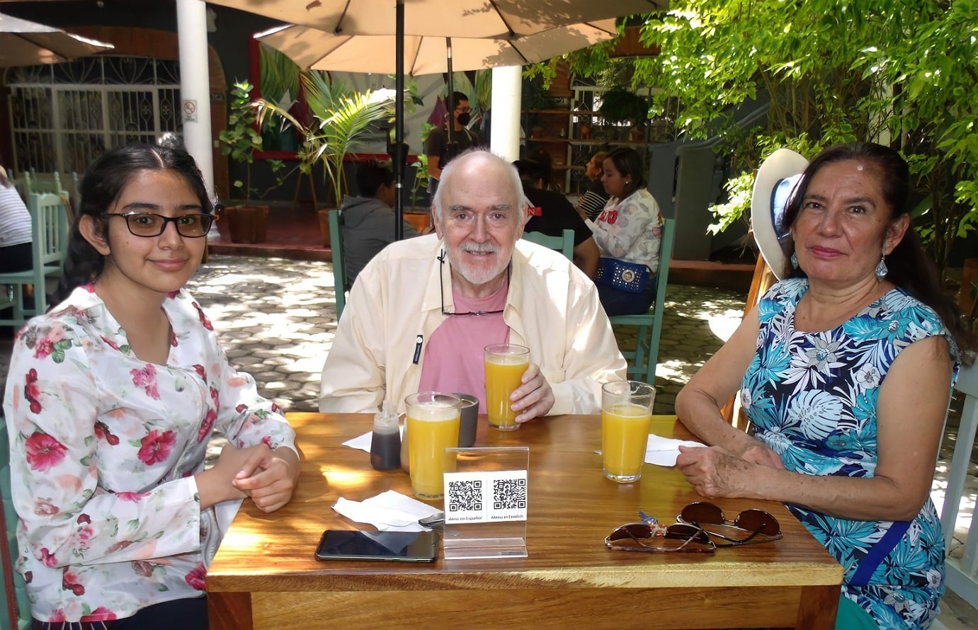 Estefanía Martínez, Roger Bobo y Virginia Martínez. Alma Chávez
