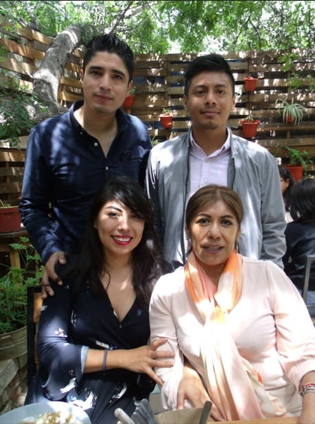 Hilda Luis, en compañía de su hermosa familia. Alma Chávez