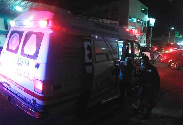 Paramédicos de la Comisión Nacional de Emergencia acudieron al llamado de ayuda.