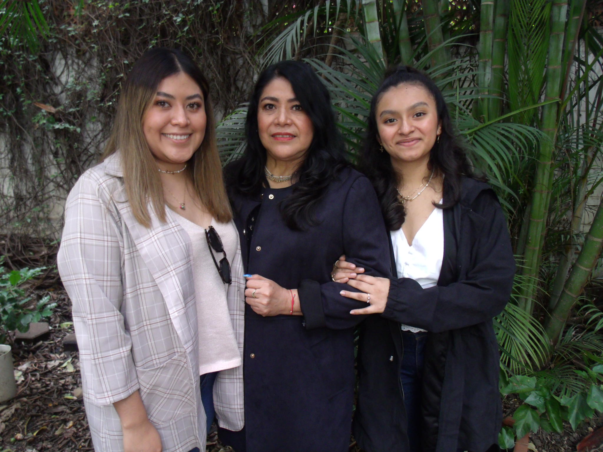 La gran consentida de este día recibió el amor de sus hijas.