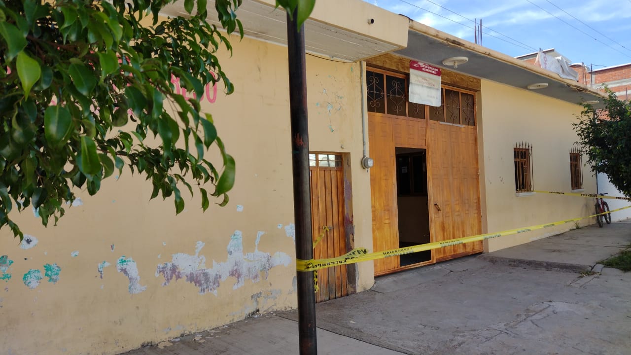 El sitio fue acordonado, para evitar que fueran borradas las huellas de los criminales.