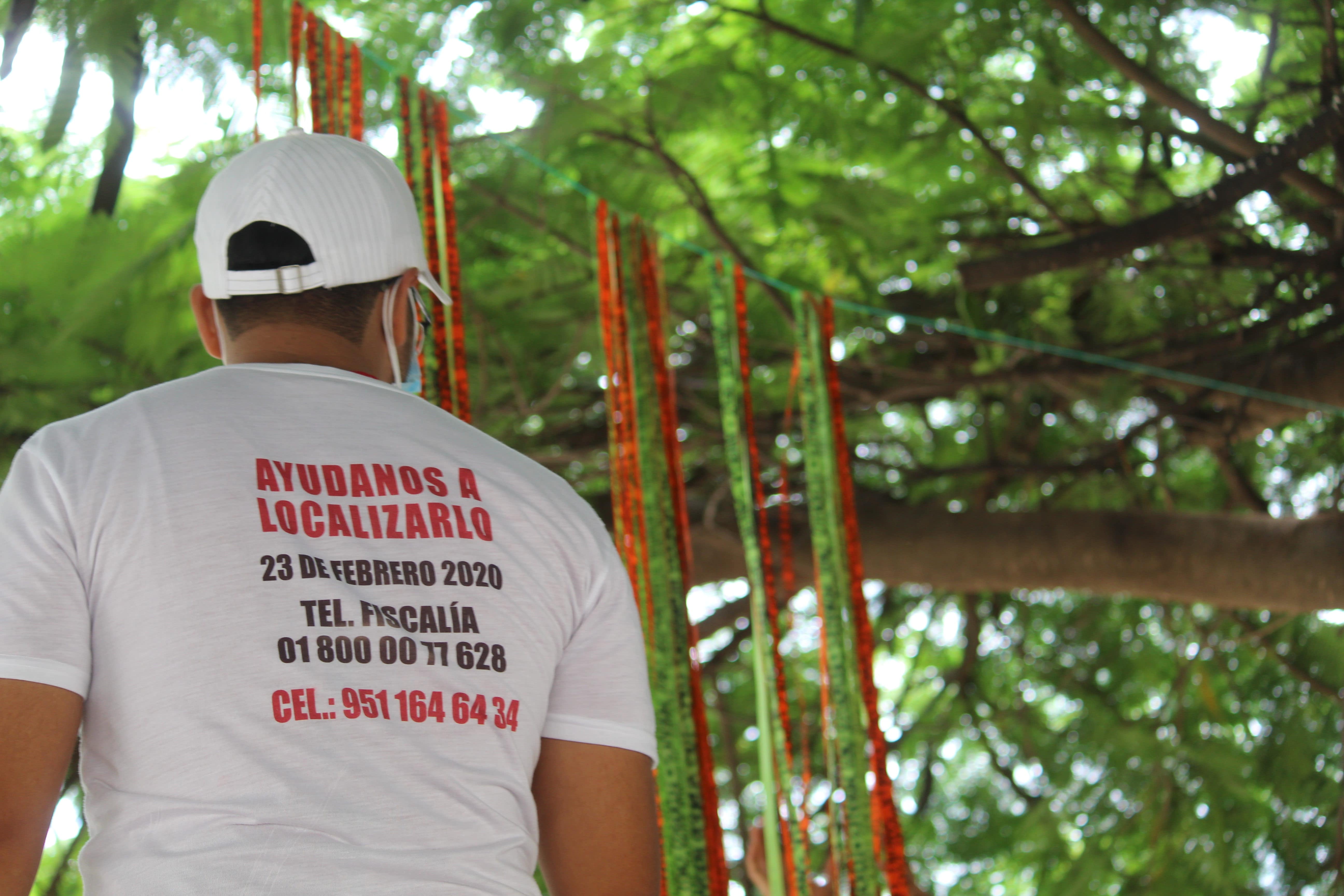 Se colocaron listones en los árboles ubicados frente al templo de Santo Domingo de Guzmán. Alexei García