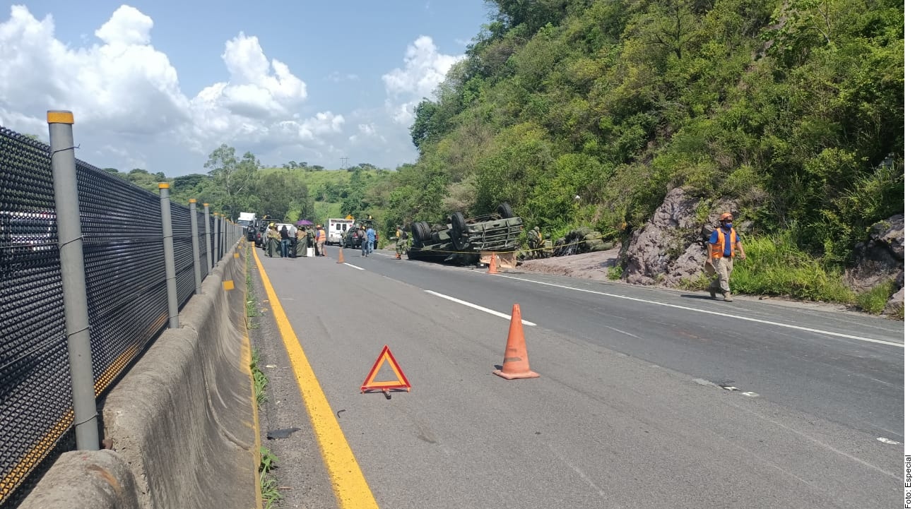 Los heridos, todos del batallón 43 de infantería de Tepic, fueron llevados de emergencia al hospital militar en Guadalajara y al Hospital Arboledas, con múltiples lesiones.